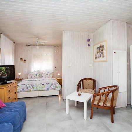 Leyad Hashmura Lodging Yesud HaMa'ala Kültér fotó