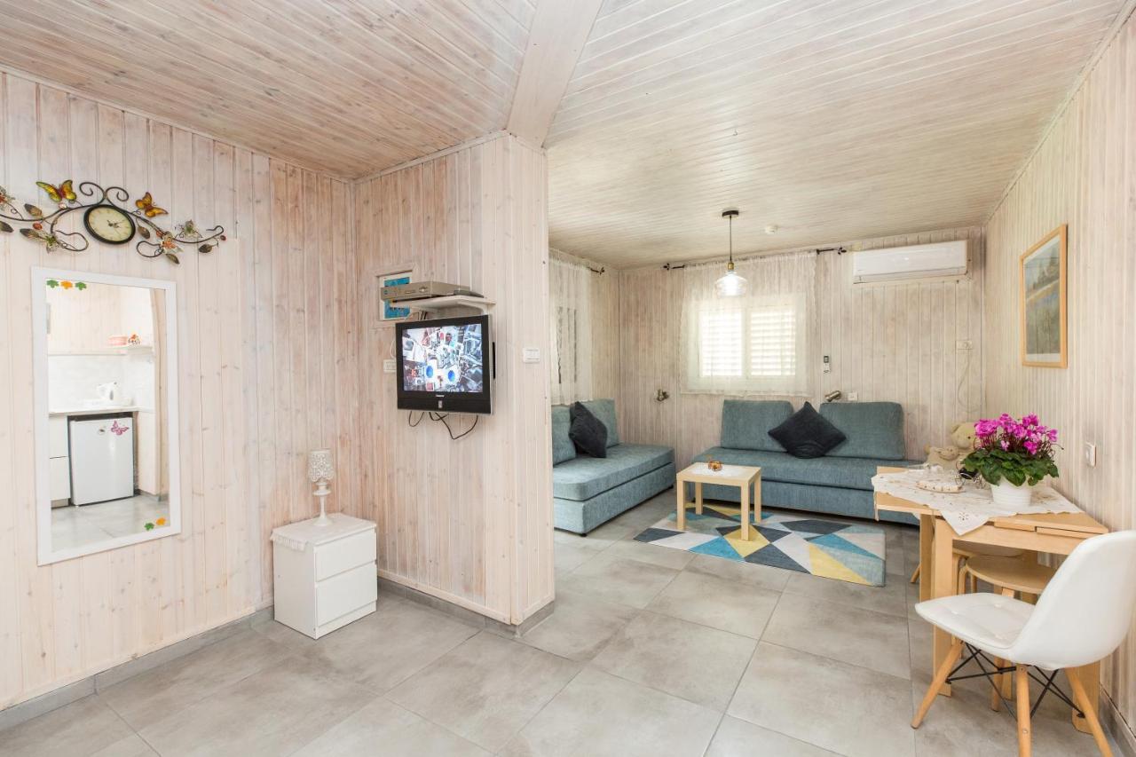 Leyad Hashmura Lodging Yesud HaMa'ala Kültér fotó