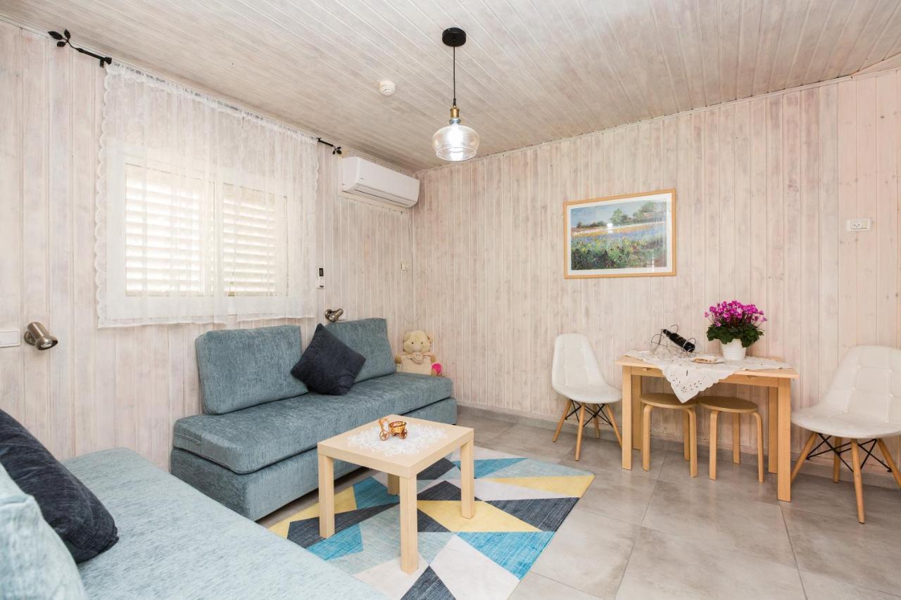 Leyad Hashmura Lodging Yesud HaMa'ala Kültér fotó