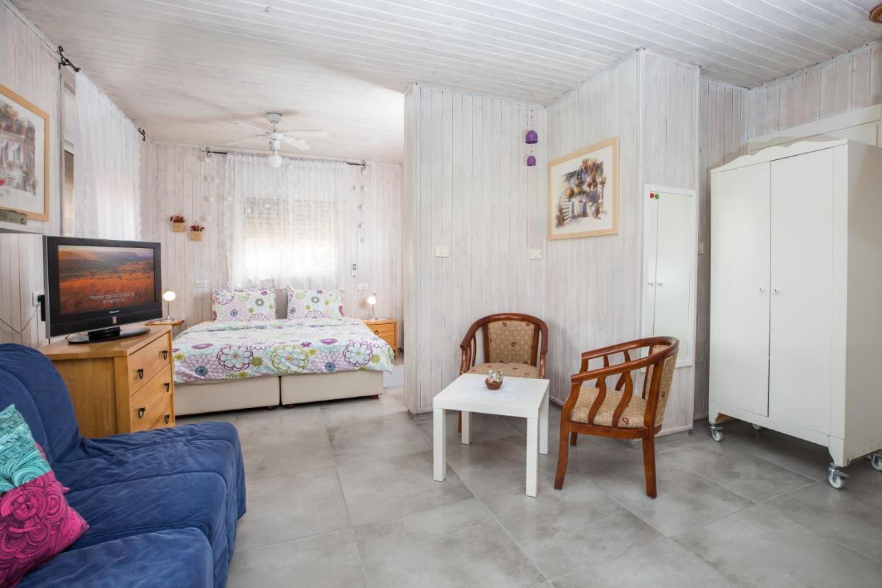 Leyad Hashmura Lodging Yesud HaMa'ala Kültér fotó