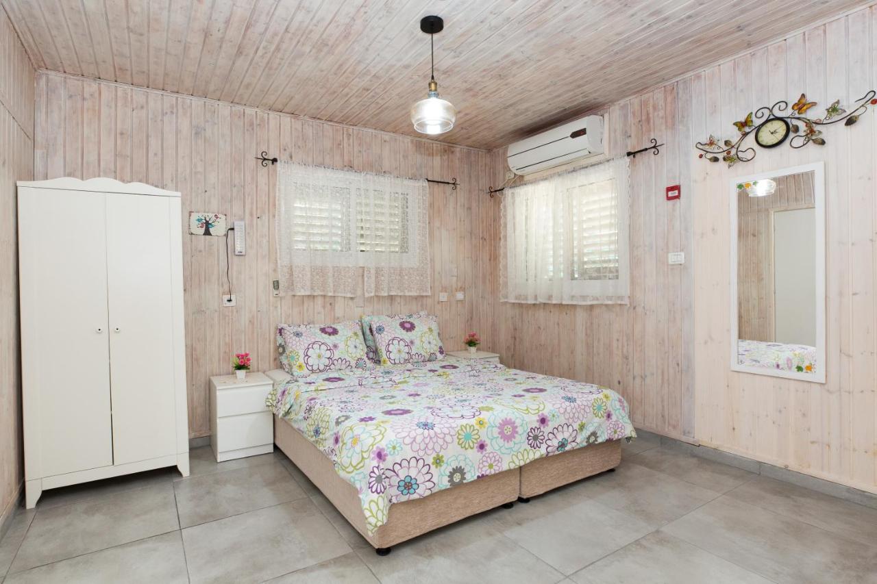 Leyad Hashmura Lodging Yesud HaMa'ala Kültér fotó