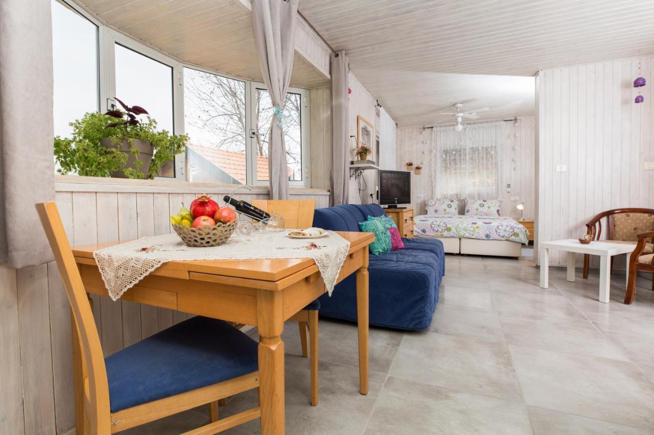Leyad Hashmura Lodging Yesud HaMa'ala Kültér fotó