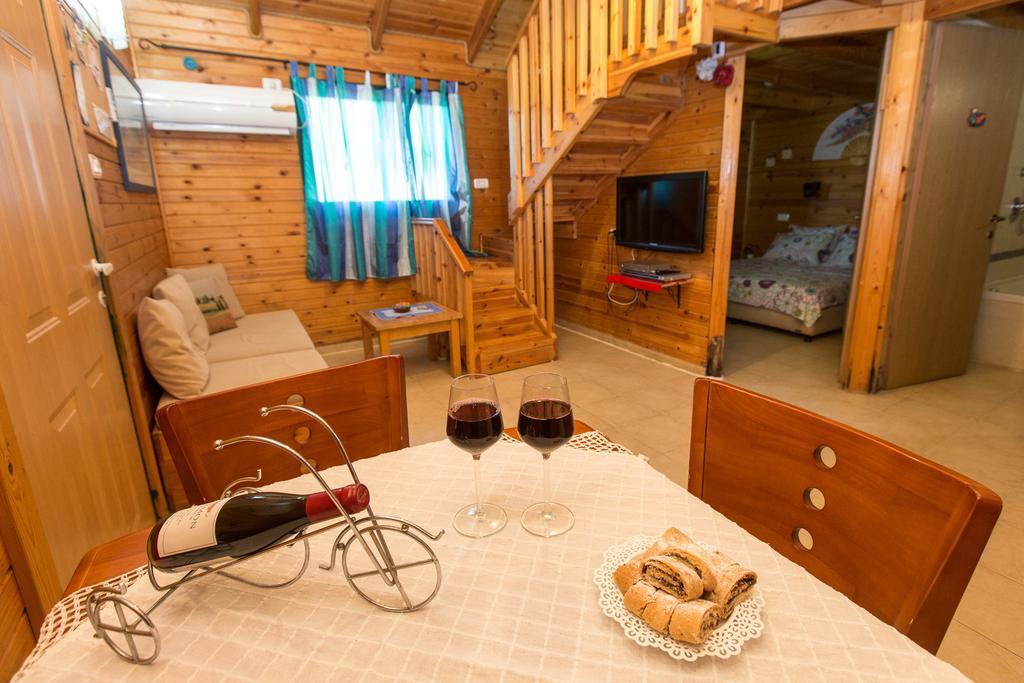 Leyad Hashmura Lodging Yesud HaMa'ala Kültér fotó