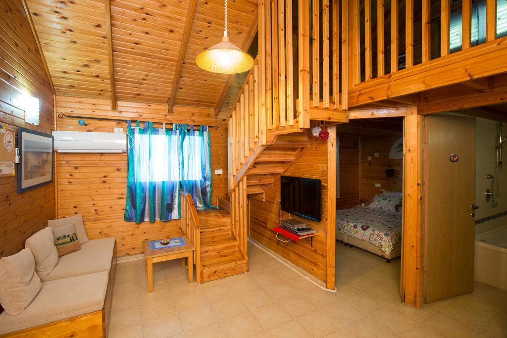 Leyad Hashmura Lodging Yesud HaMa'ala Kültér fotó