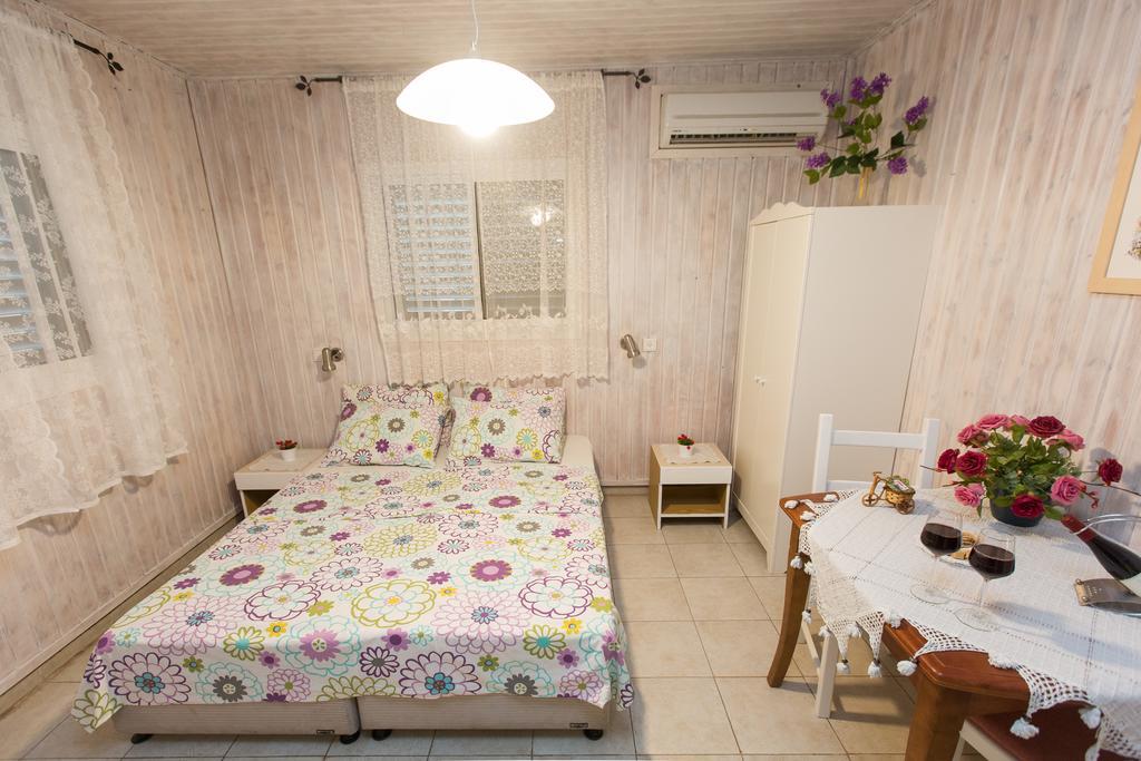 Leyad Hashmura Lodging Yesud HaMa'ala Kültér fotó