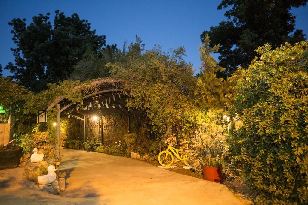 Leyad Hashmura Lodging Yesud HaMa'ala Kültér fotó